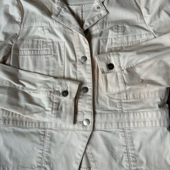 Vineyard Vines Women's Light Cream Utility Jacket - Picture 2 of 8